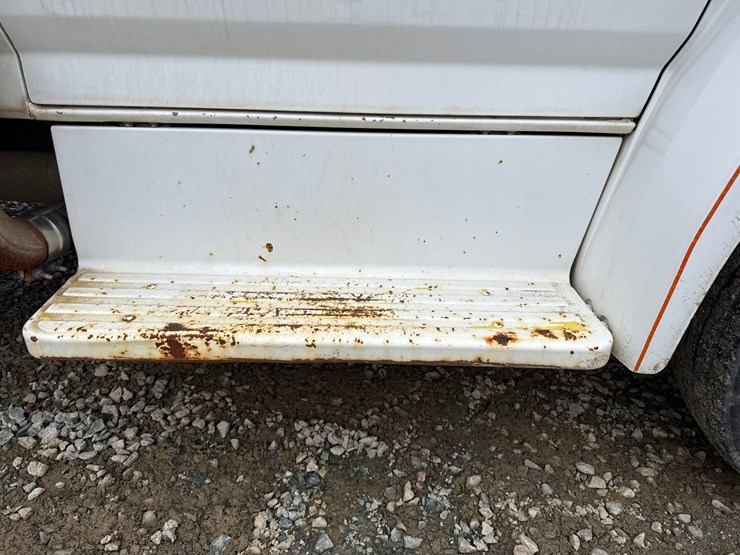 1993-ford-f700-image-11