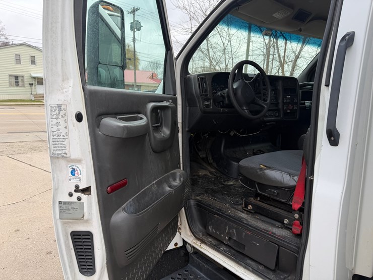 #1048-•-2009-gmc-c5500-specialty-service-truck-image-41