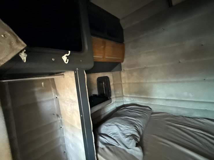 1994-peterbilt-359-image-67