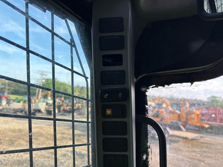 2022-case-tv450b-image-29