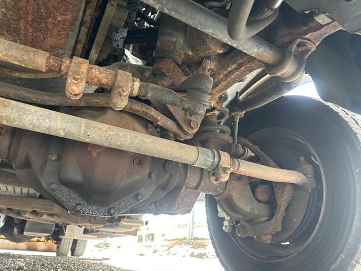 2012-massey-ferguson-8-image-57