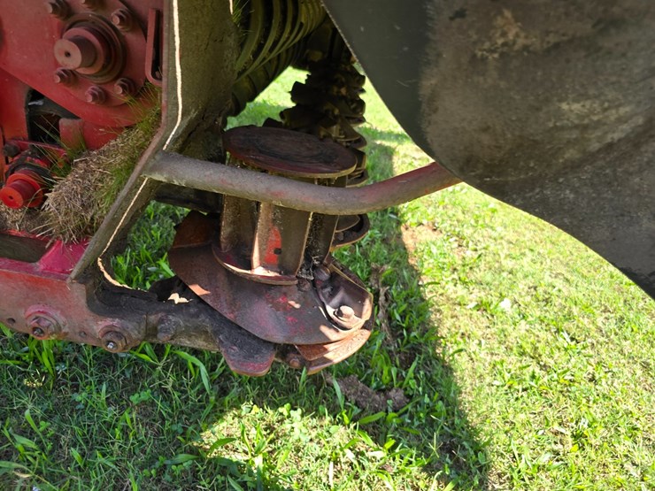 2022-new-holland-210-image-40