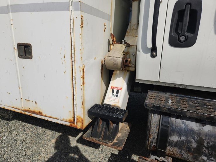 2003-international-durastar-4300-image-47