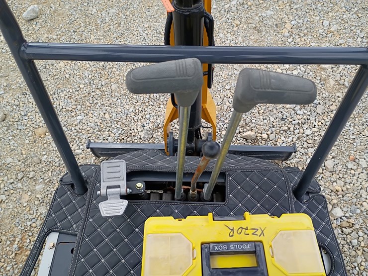 #24166-•-2025-agt-xz20r-mini-excavator-image-13