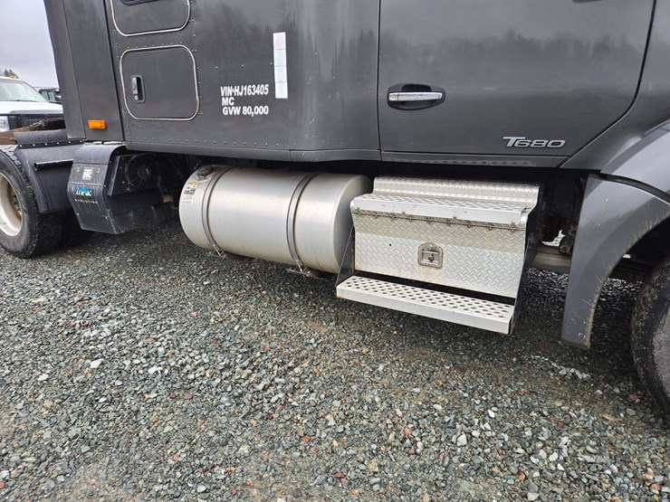 2017-kenworth-t680-image-17