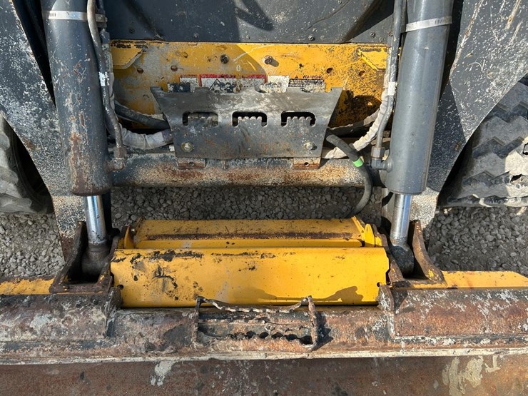 2021-deere-325g-image-10