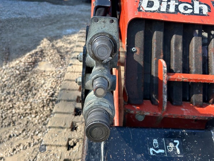 2018-ditch-witch-sk800-image-11