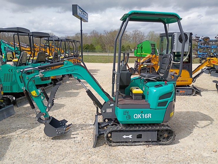 #24173-•-2025-agt-qk16r-mini-excavator-image-1