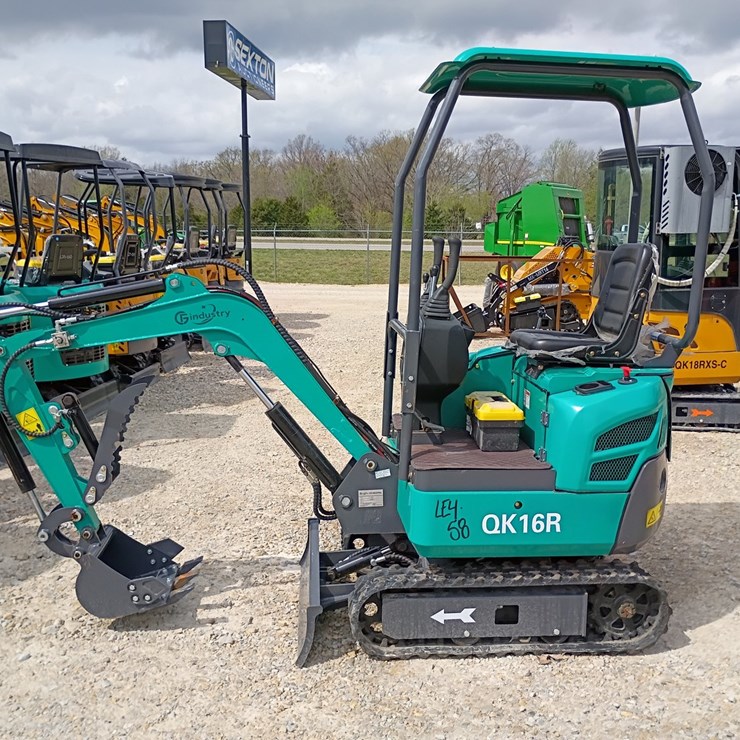 #24173 • 2025 AGT QK16R Mini Excavator