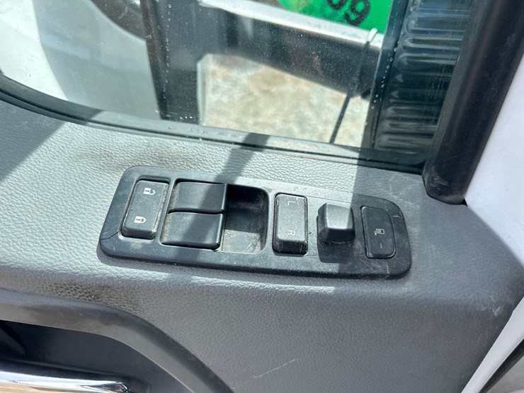 2017-kenworth-t680-image-92