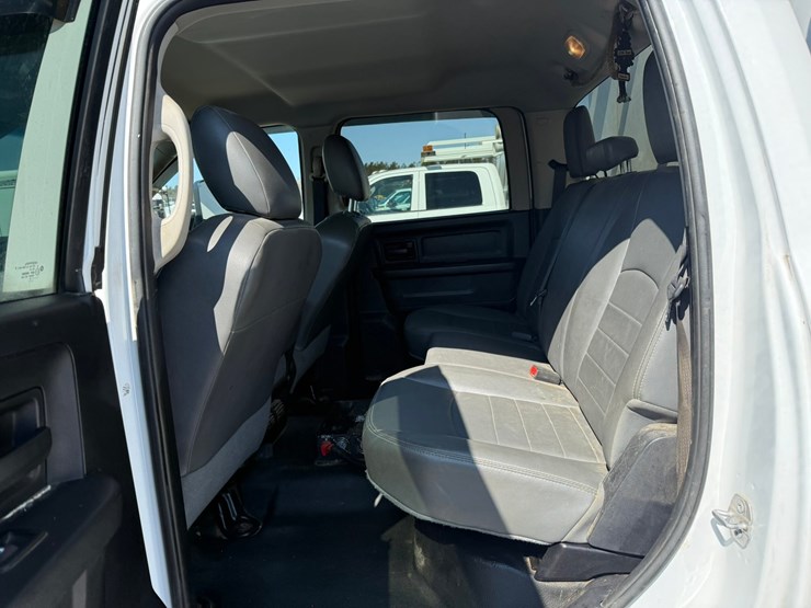 #1061-•-2016-ram-5500-heavy-duty-service-truck-image-31