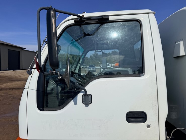 2001-isuzu-npr-image-11