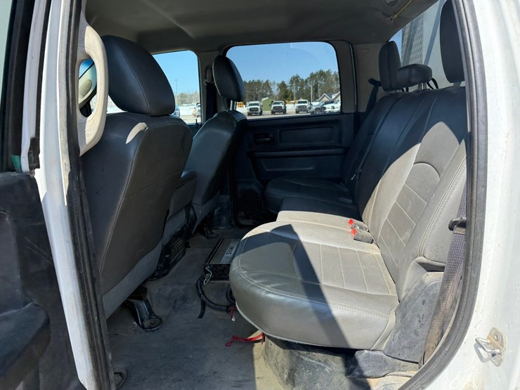 #1062-•-2015-ram-5500-heavy-duty-service-truck-image-22