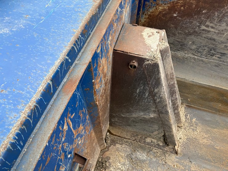 #1049-•-2005-mack-granite-tri-axle-dump-image-33