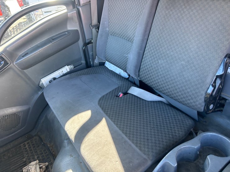 2012-isuzu-npr-image-41