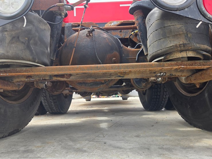 2002-peterbilt-379-image-39