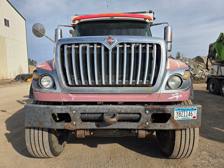 2012-international-7600-image-8