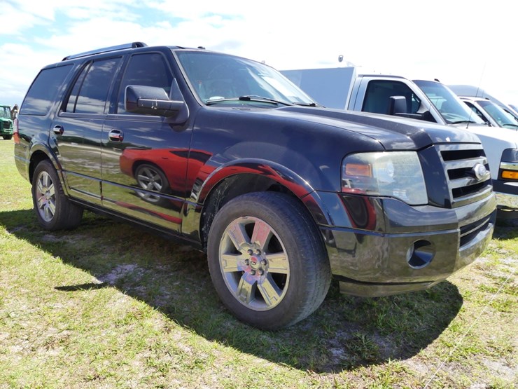 2010-ford-expedition-image-2