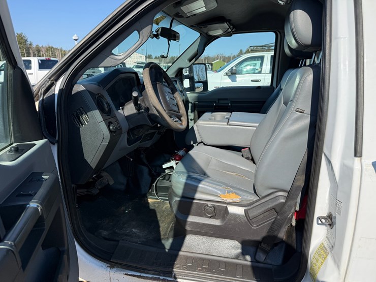 2014-ford-f550-xl-image-25