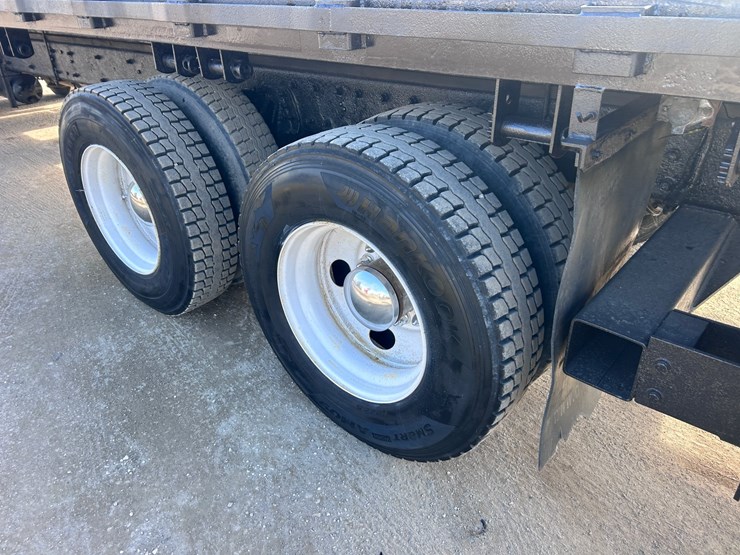 #1679-•-2004-kenworth-flatbed-truck-image-14