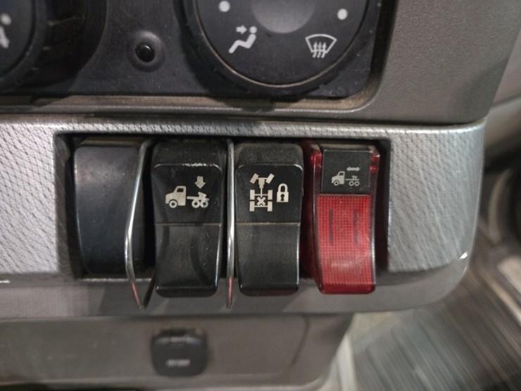 2017-kenworth-t680-image-64