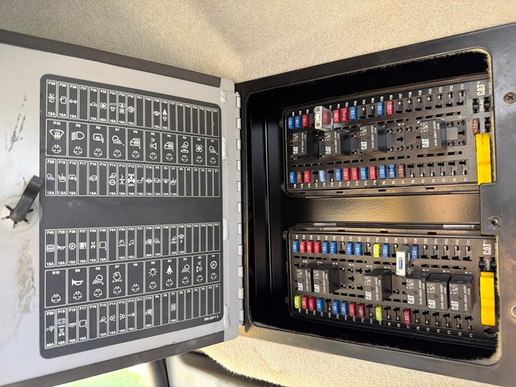 2018-caterpillar-12m3-image-60