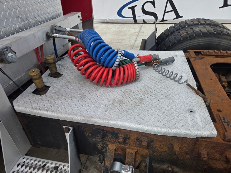 2002-peterbilt-379-image-29