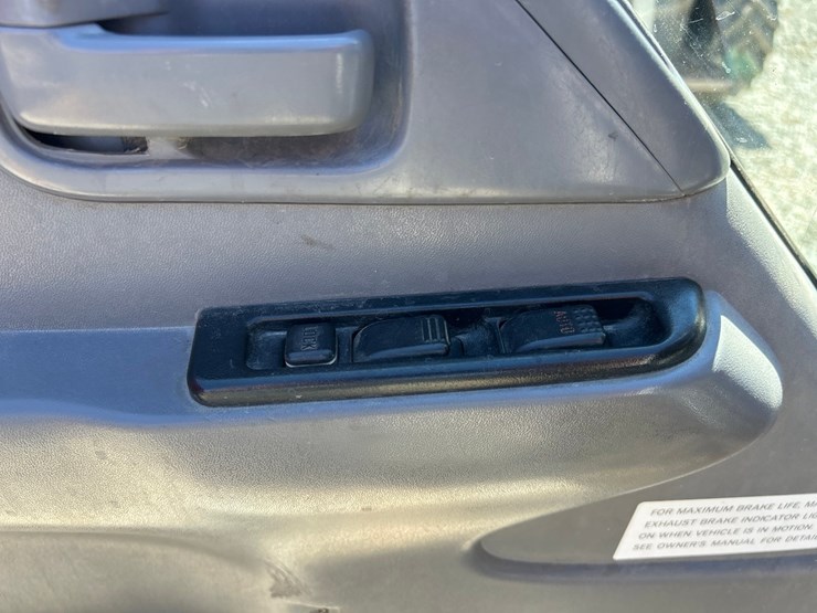 2005-isuzu-nqr-image-61