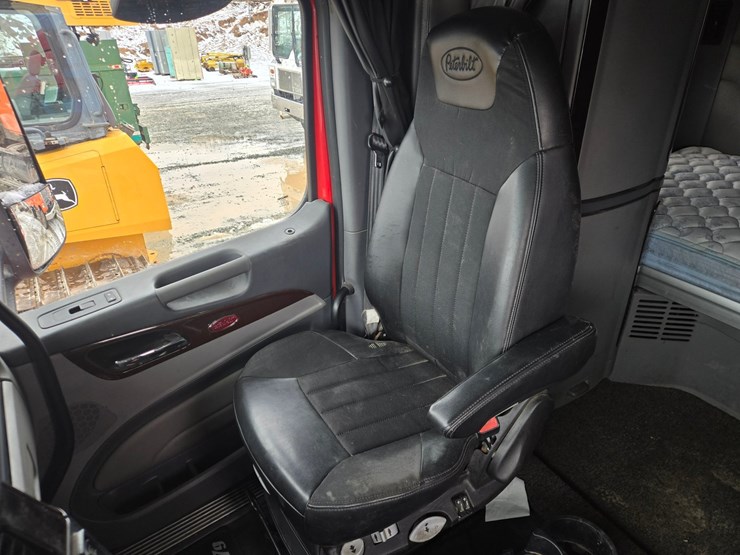 peterbilt-579-image-70