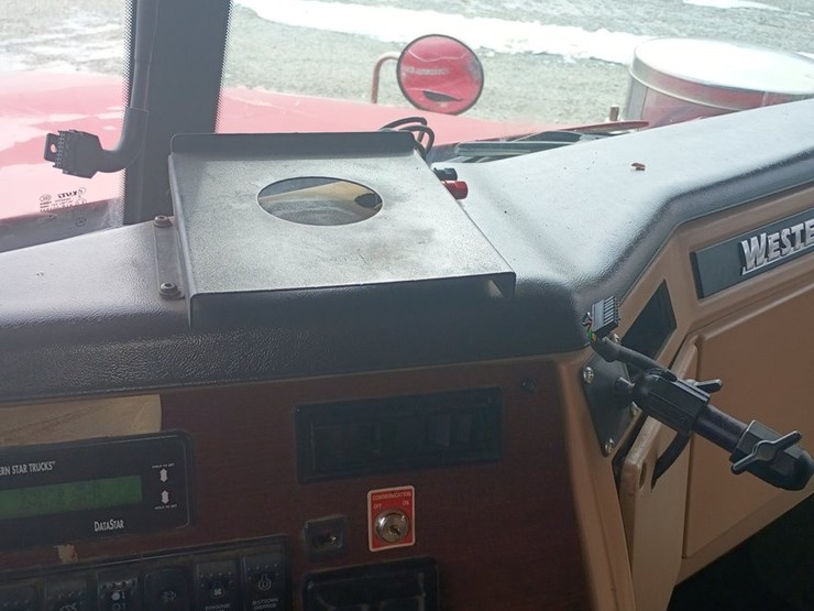 2012-massey-ferguson-8-image-55