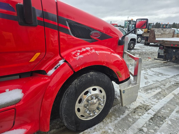 peterbilt-579-image-12
