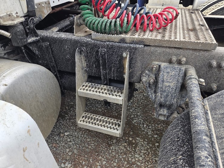 2007-peterbilt-579-image-19