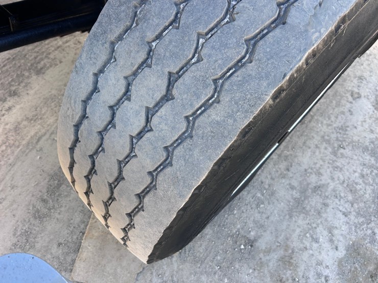 #1680-•-2003-freightliner-day-cab-truck-tractor-image-64