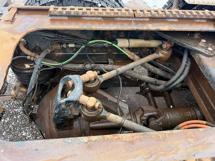 2011-kenworth-t800-image-23