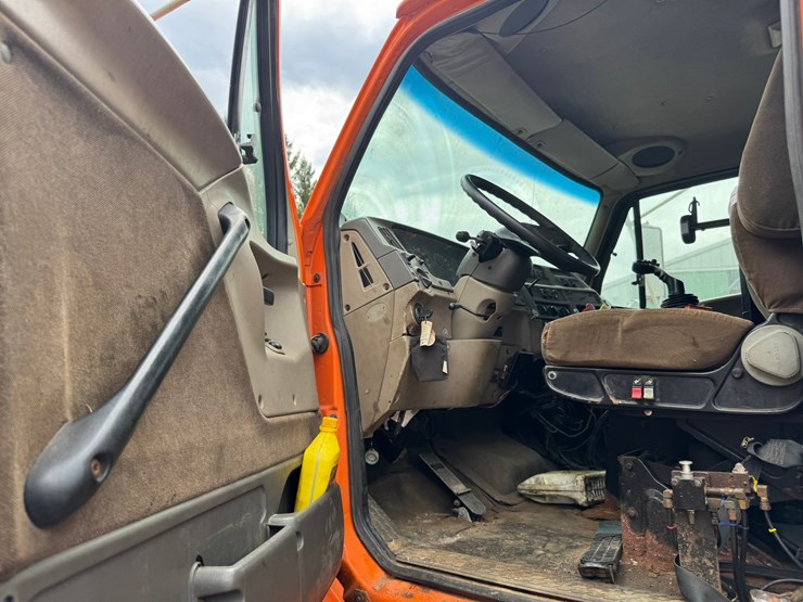 #2168-•-2001-sterling-4x2-snow-plow-truck-image-48