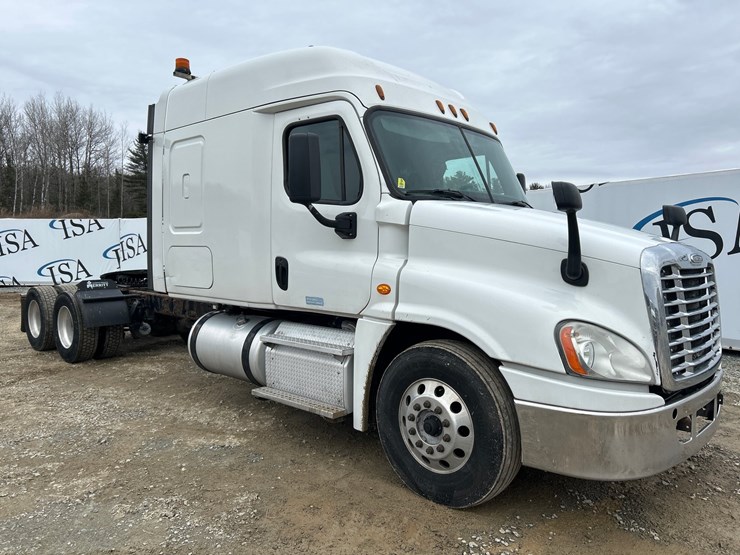 2017-massey-ferguson-8-image-7