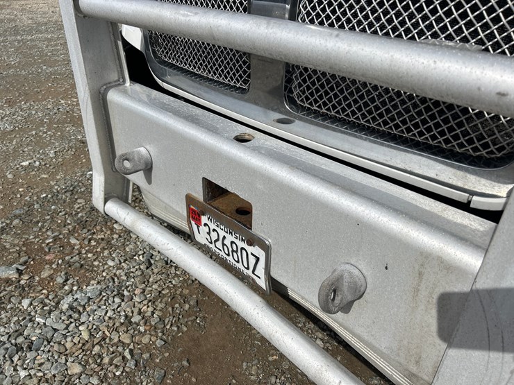 2017-kenworth-t680-image-13