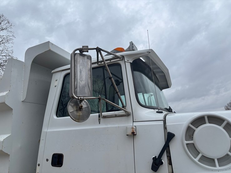 1997-ford-lt8000-image-18