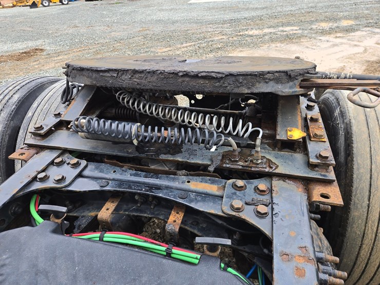 2016-freightliner-cascadia-125-image-26