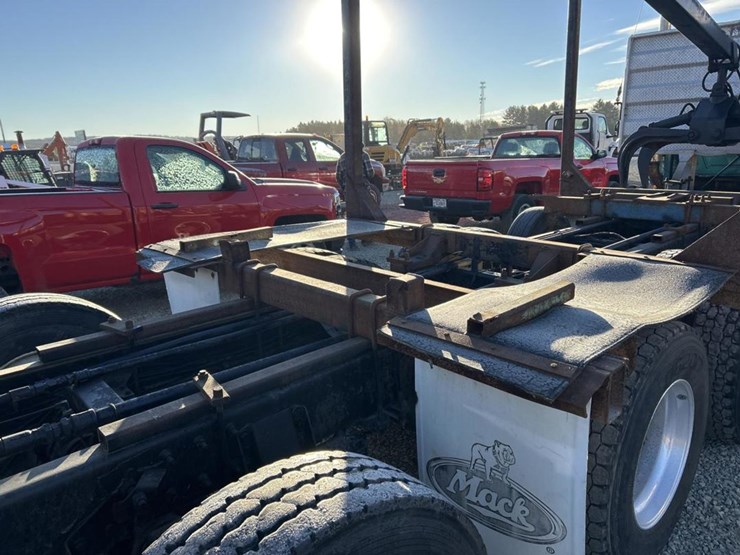 2001-mack-ch613-image-45