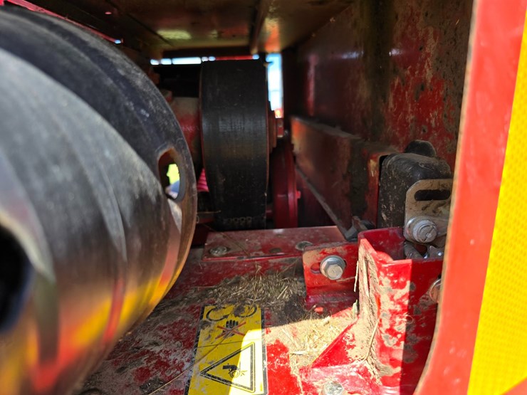 2022-new-holland-210-image-49