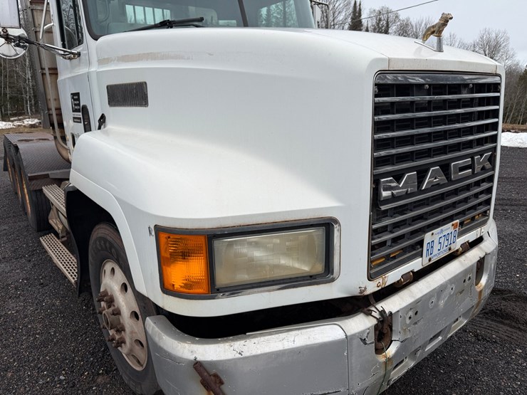 1996-mack-ch613-image-9