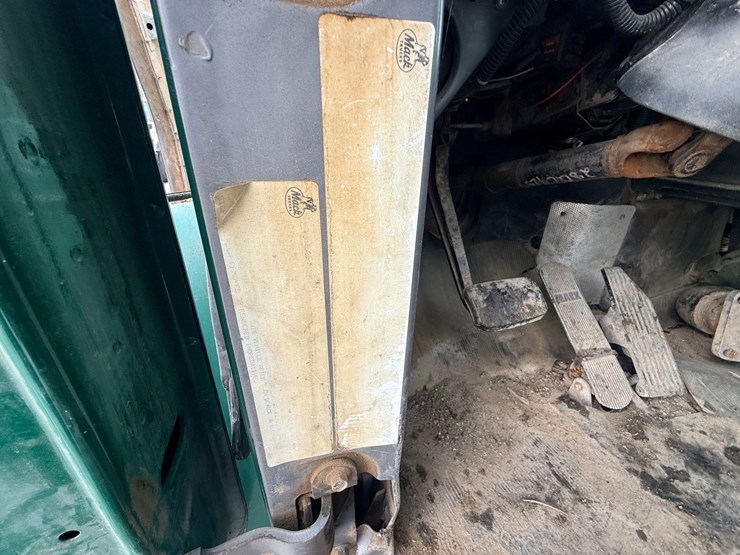 1999-mack-dm690-image-61