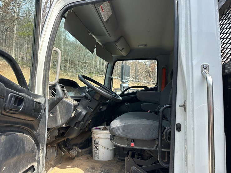 2020-hino-268-image-19