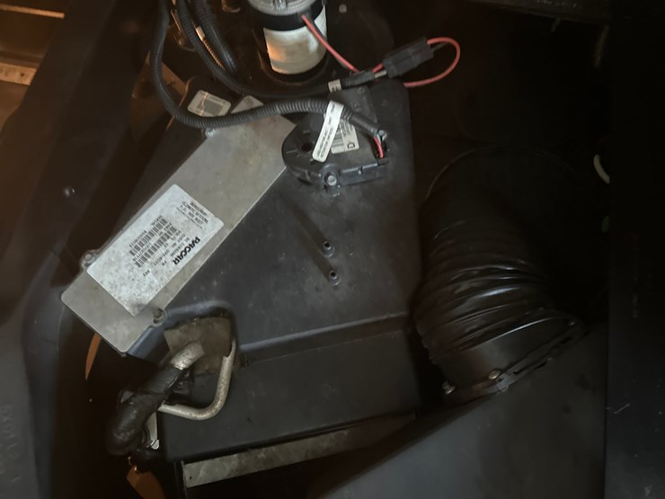 2013-peterbilt-365-image-58