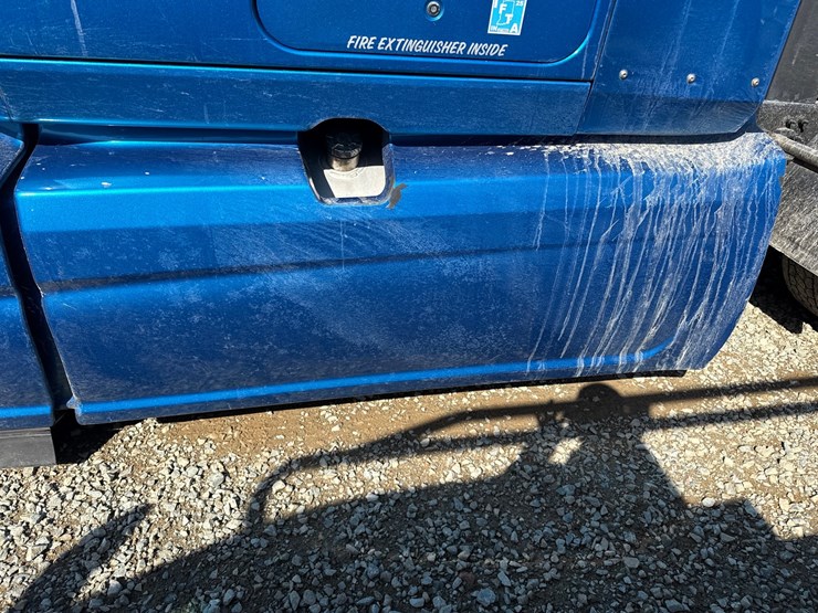 #2199-•-2020-international-a26-sleeper-cab-truck-tractor-image-18