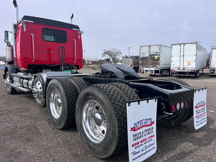 #1009-•-2012-western-star-conventional-4-sleeper-cab-truck-tractor-image-3