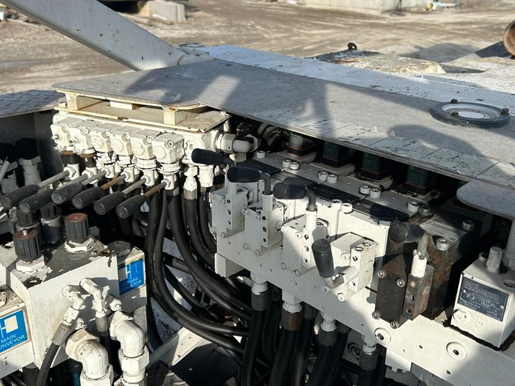 #2237-•-2006-mack-tri-axle-concrete-placement-truck-image-34