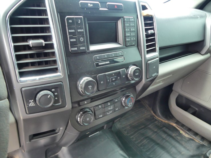 2016-ford-f150-xlt-image-13