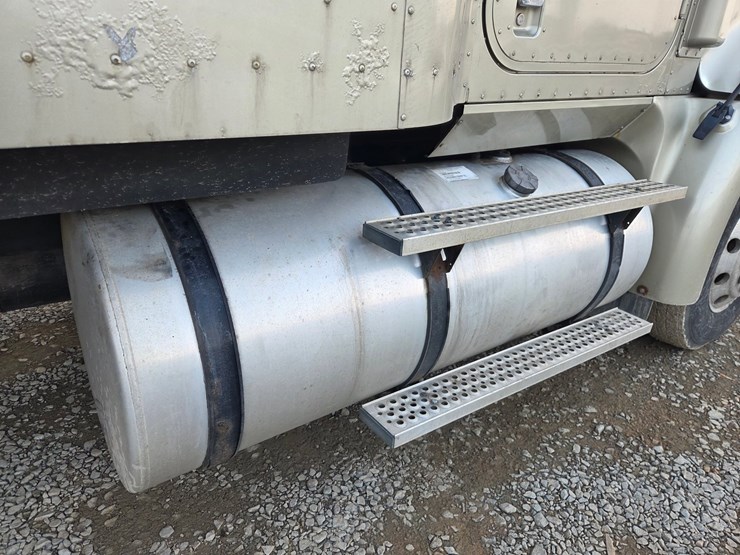 2005-caterpillar-c13-image-16